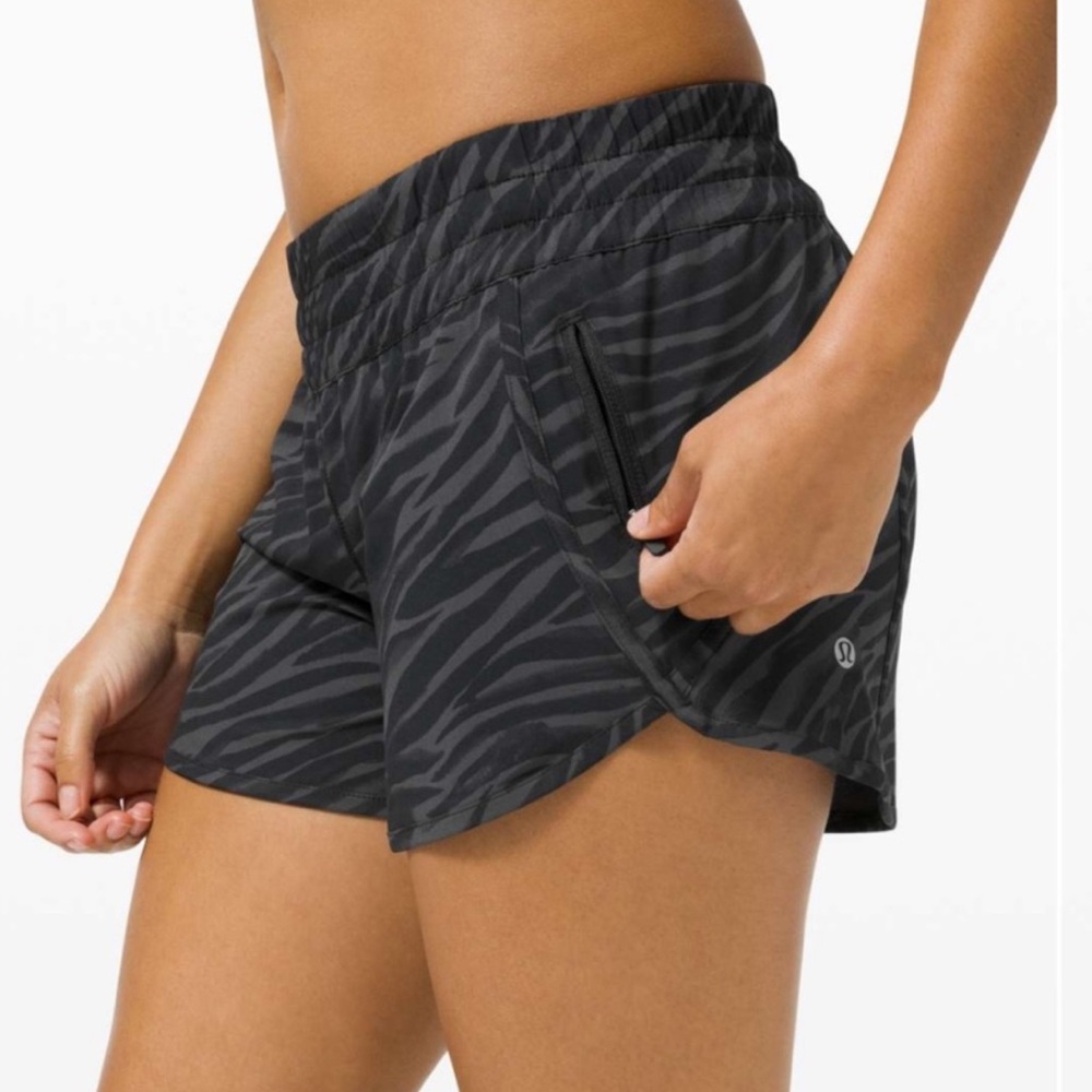 Lululemon Tracker Short 4” in Le Tigre Camo Deep Coal Multi